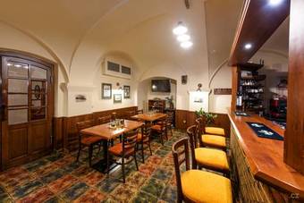Hostal Restaurace A Penzion U Pale?k?