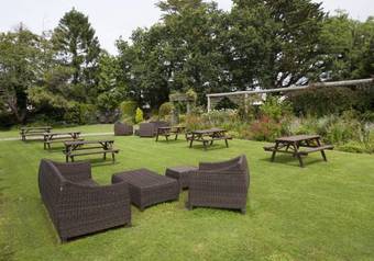 Hotel Cedars Inn