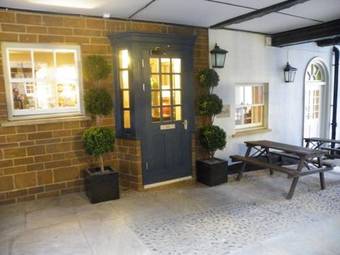 Hotel Saracens Head