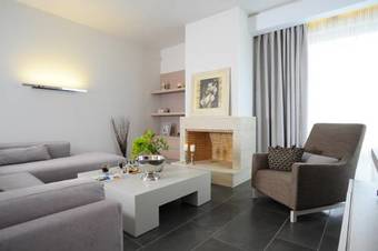 Oak Tree Villa