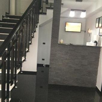 Hostal White House