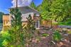 Apartamento Renovated Riverfront Retreat With Deck And Views