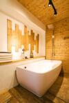 Apartamento Lotushomestayhanoi - Wood & White