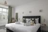 Beachcliffe House - Sea Front Property - Sleeps 10 - Pet Friendly