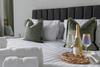 Beachcliffe House - Sea Front Property - Sleeps 10 - Pet Friendly