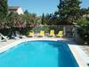 La Maison D � C�t�
